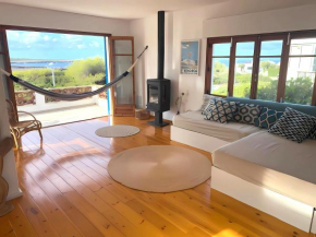 Villa exclusiva frente al mar con jardin y piscina